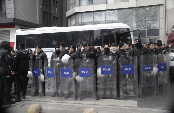 Taksim'e yürümek isteyen gruplara gözaltı -3
