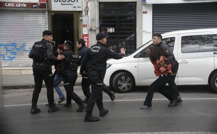 Taksim'e yürümek isteyen gruplara gözaltı -5