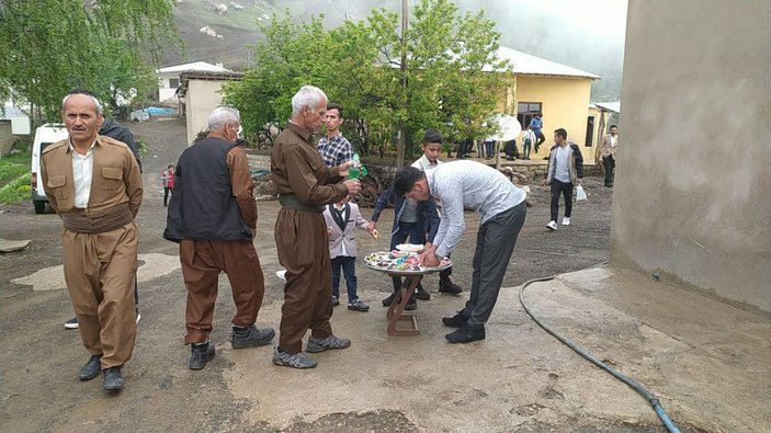 2 yıl sonra asırlık gelenekle bayramlaştılar -2