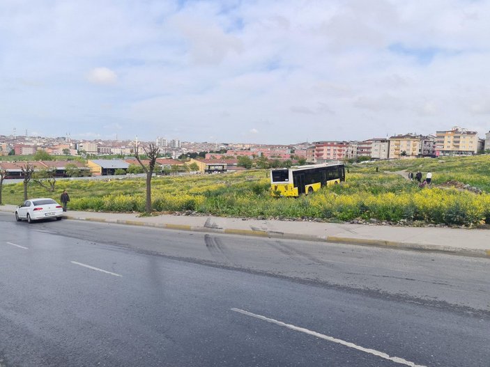 Sultangazi'de İETT otobüsü araziye uçtu; ekinleri zarar gören kadının tepkisi    -1