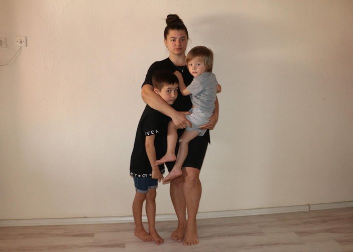 Ukrayna'da evi bombalanan Albina, iki çocuğuyla Türkiye'ye sığındı -2