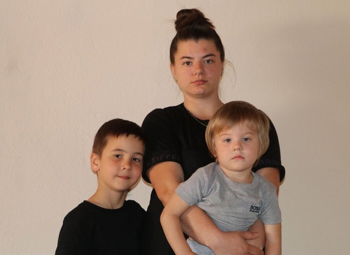 Ukrayna'da evi bombalanan Albina, iki çocuğuyla Türkiye'ye sığındı -1