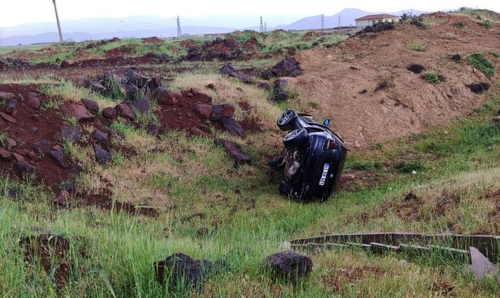 Gaziantep'te otomobil, şarampole devrildi: 2 yaralı -5