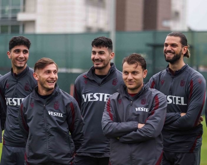 i Şampiyon Trabzonspor, ilk antrenmanı yaptı -1