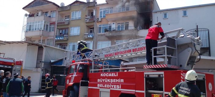 Kocaeli'de 5 katlı binada yangın -3