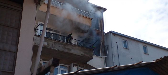 Kocaeli'de 5 katlı binada yangın -2