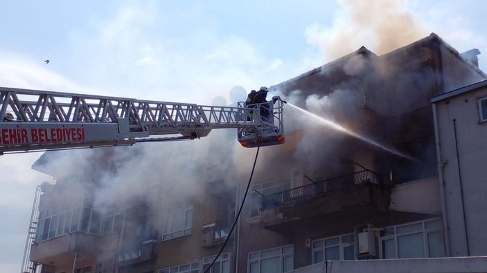 Kocaeli'de 5 katlı binada yangın -4