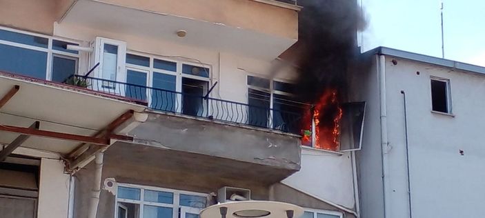 Kocaeli'de 5 katlı binada yangın -1