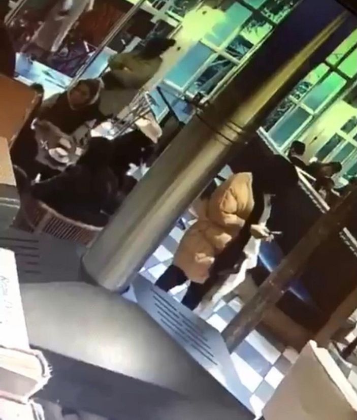 Şişli'de ayakkabı bağlama bahanesiyle cüzdan çaldı -6