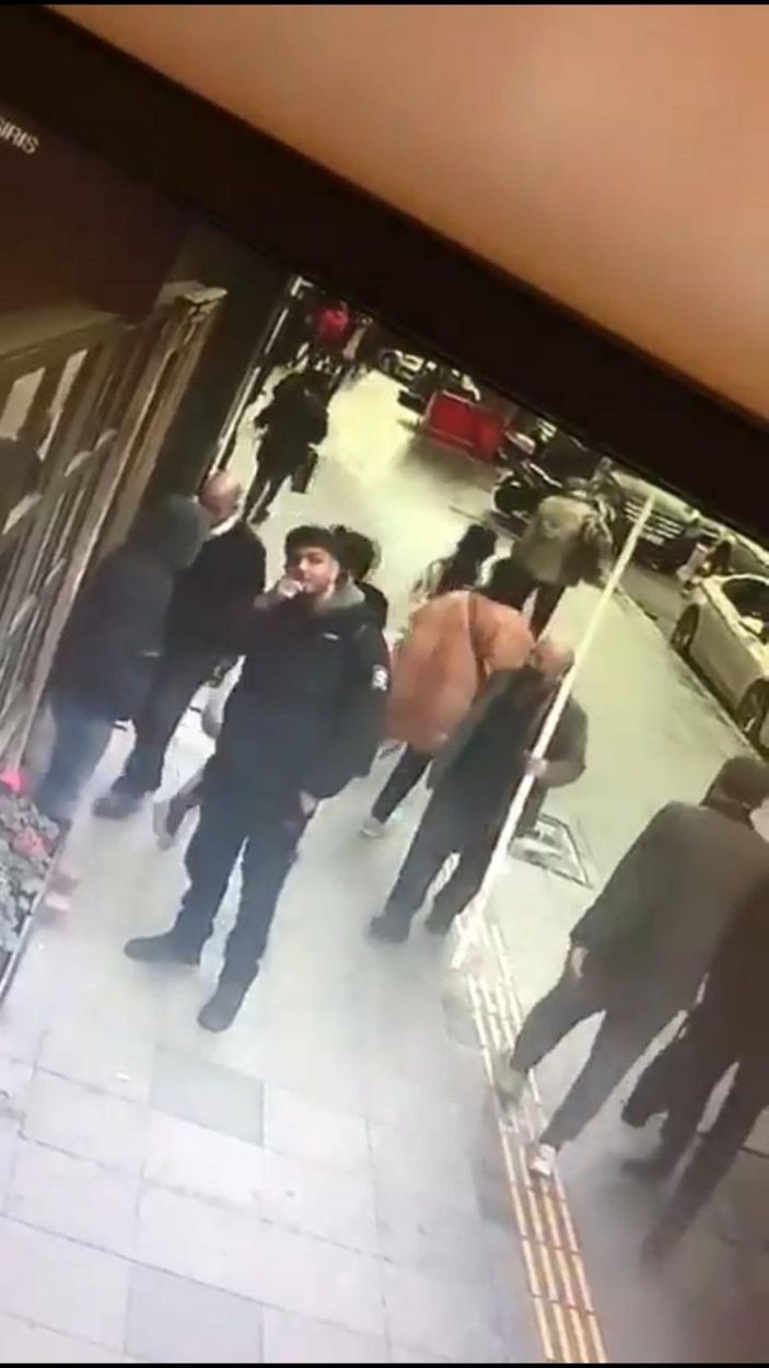 Şişli'de ayakkabı bağlama bahanesiyle cüzdan çaldı -3