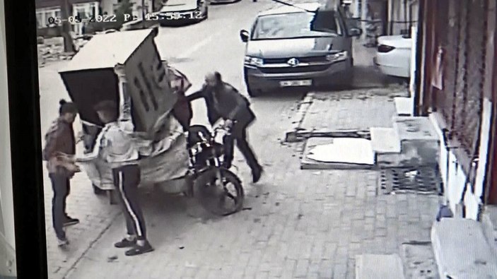 Avcılar’da çöp konteynerini böyle çaldılar -3