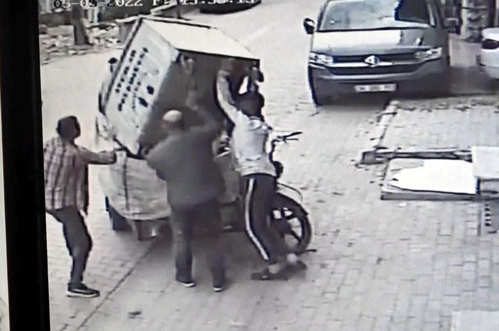 Avcılar’da çöp konteynerini böyle çaldılar -1