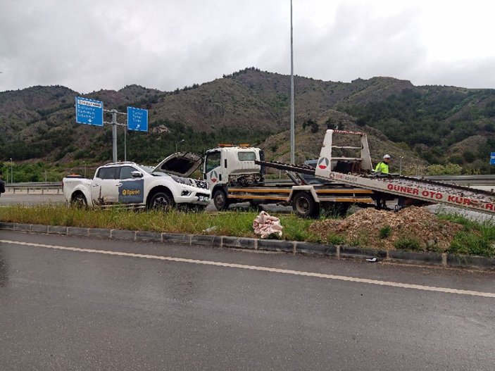 Minibüs, kamyonete çarptı: Anne-kız öldü, 6 yaralı -1