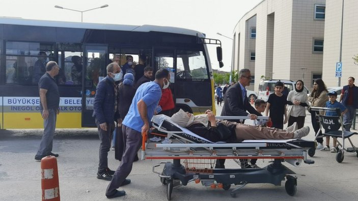 Otobüs şoförü, aracında rahatsızlanan yolcuyu hastaneye götürdü -5