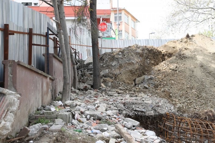 Dikilitaş'ta yıkılan çeşme tartışması -1
