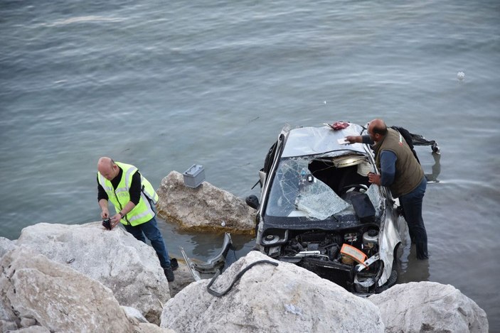 Eğirdir Gölü’ne uçan otomobildeki 2 kişi yaralandı -3