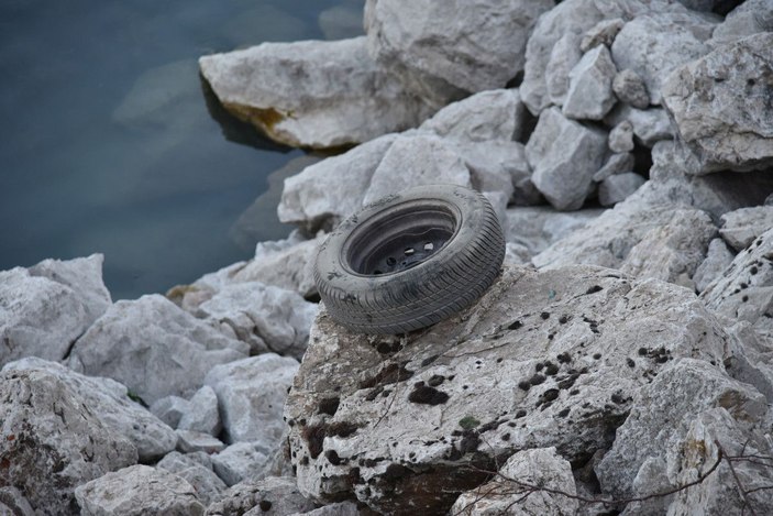 Eğirdir Gölü’ne uçan otomobildeki 2 kişi yaralandı -4