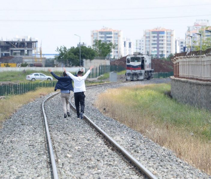 Diyarbakır'da ray üzerinde başı gövdesinden ayrılmış erkek cesedi bulundu -4