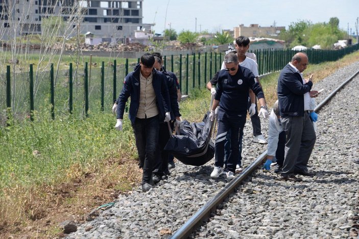 Diyarbakır'da ray üzerinde başı gövdesinden ayrılmış erkek cesedi bulundu -5
