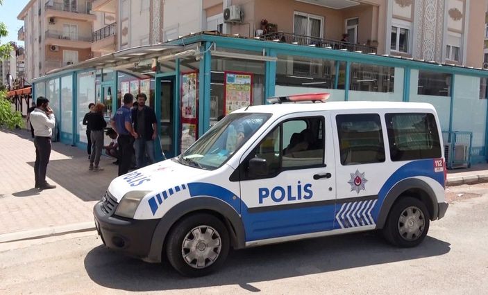İç çamaşırı çalıp, kasiyeri bıçakla tehdit eden kadın serbest -3