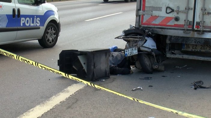 Pendik'te emniyet şeridindeki kamyonete çarpan motosikletli öldü -1