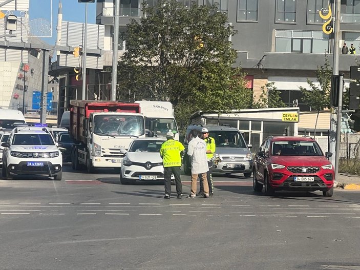 Sultanbeyli'de TIR motosikletli yunus ekibine çarptı: 1 şehit 1 yaralı -3