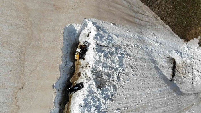 Muş’ta mayıs ayında 5 metrelik karla mücadele -4