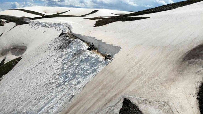 Muş’ta mayıs ayında 5 metrelik karla mücadele -1