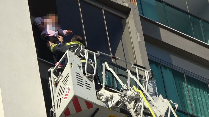Eşini ve kızını, öfkeli kocanın elinden polis kurtardı -1