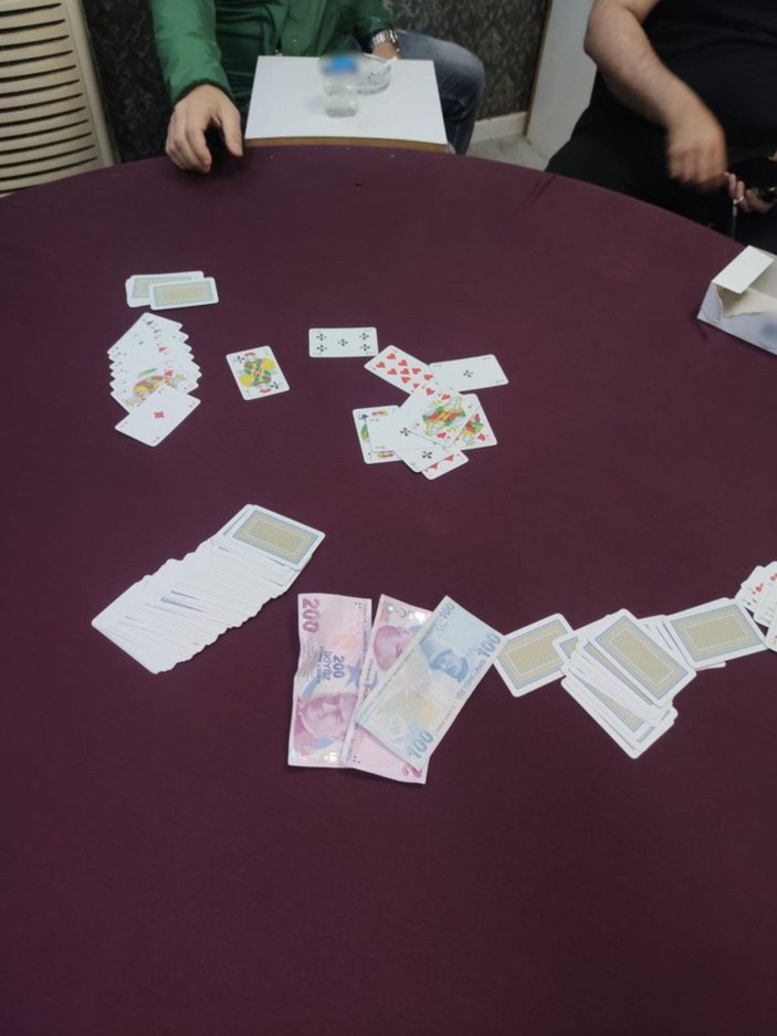 Bağcılar'da kumar operasyonu; 9 kişiye 16 bin 344 lira ceza  -3