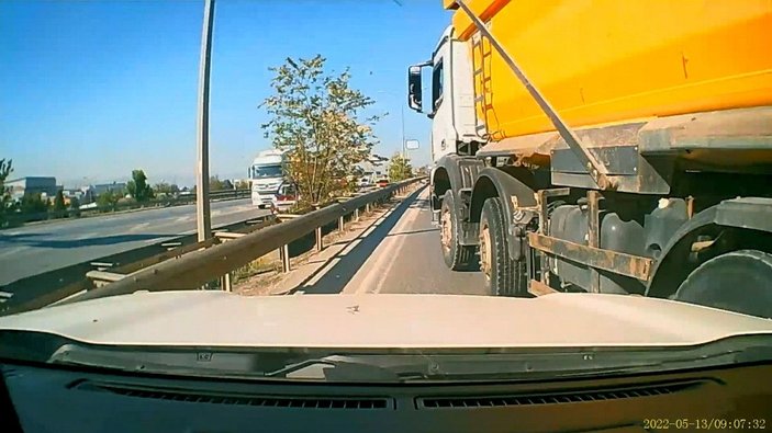  Pendik'te hafriyat kamyonunun korkutan manevrası -6