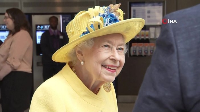Kraliçe II. Elizabeth’ten ‘Elizabeth Hattı’na sürpriz ziyaret -1