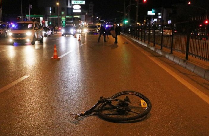 Bisikletine otomobil çarpmasıyla ölen yüzücü Batuhan, madalyalarıyla uğurlandı -10