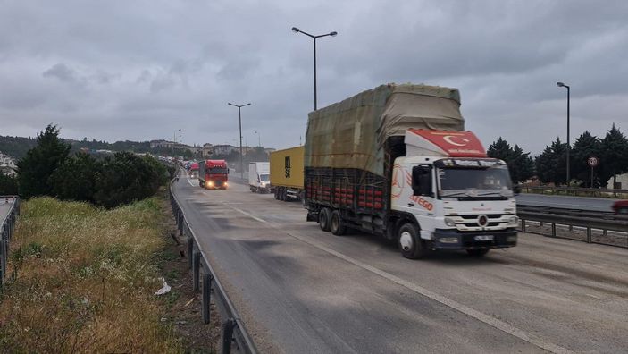 TEM'e mazot döküldü, yol 1 saat trafiğe kapandı -10