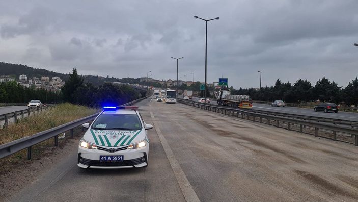 TEM'e mazot döküldü, yol 1 saat trafiğe kapandı -8