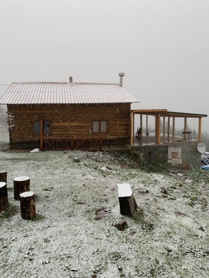 Doğu Karadeniz'de yaylalarda kar sürprizi -4