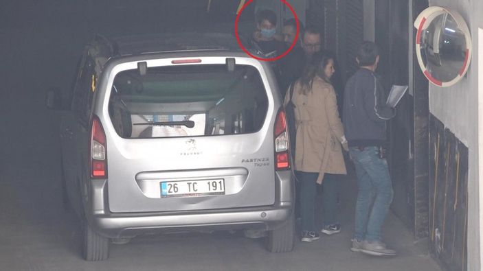 Annesini öldüren 15 yaşında çocuk ve babası adliyede -4