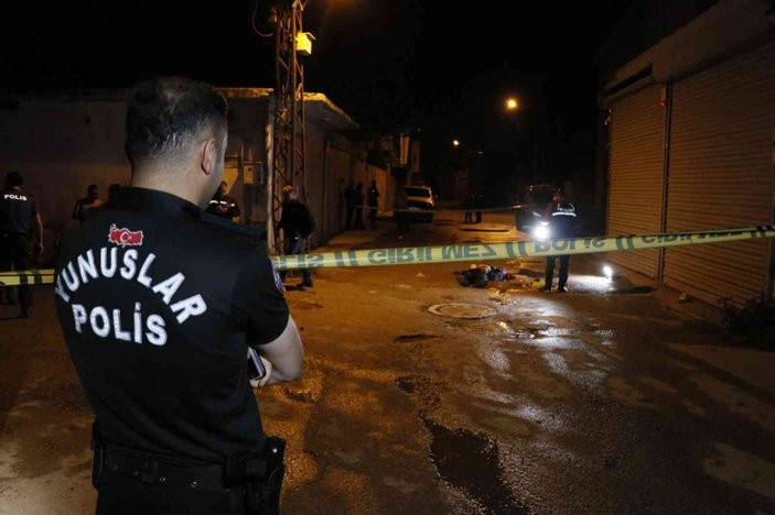 Adana'da silahlı çatışma: 1 kişi başından vuruldu