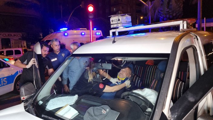 Adana'da polis aracıyla otomobil çarpıştı: 4 yaralı