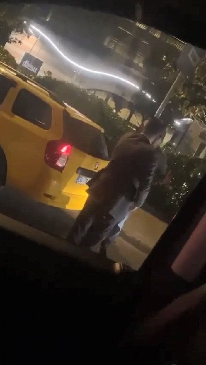 Beyoğlu'nda taksi şoförleriyle yolcuların kavgası -4