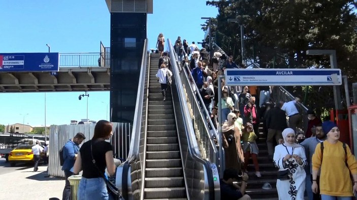 Avcılar'da metrobüs durağındaki asansör bakıma alındı; yolcular zor durumda kaldı -8