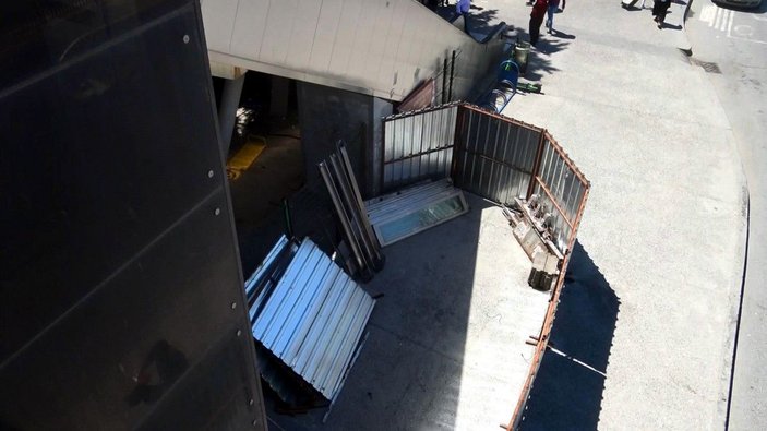 Avcılar'da metrobüs durağındaki asansör bakıma alındı; yolcular zor durumda kaldı -9
