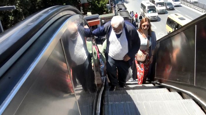 Avcılar'da metrobüs durağındaki asansör bakıma alındı; yolcular zor durumda kaldı -3