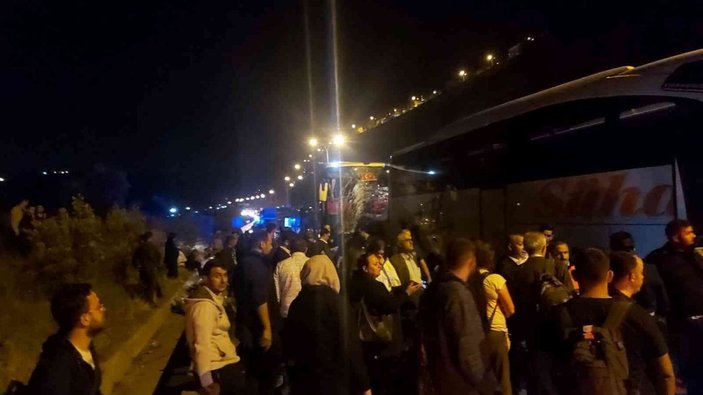 Kocaeli'de bir minibüs ve iki yolcu otobüsü kazaya karıştı: 4 yaralı