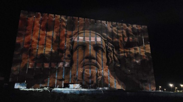 Müze duvarında Troya efsanesi gösterimi  -5