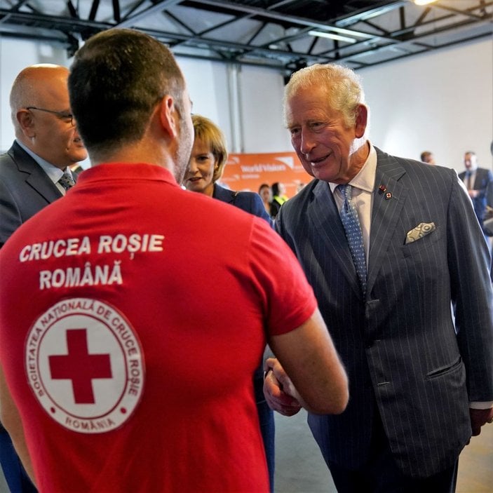 Prens Charles, Romanya’daki Ukraynalı mültecileri ziyaret etti -5
