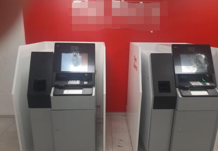 Manisa'da baltayla ATM'lere saldıran alkollü kişi yakalandı