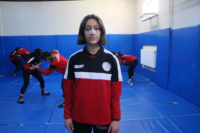 Dünya Okul Sporları Olimpiyatları'nda Nurgul Abi, güreşte üçüncü oldu -2