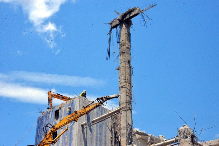 Dünyanın en saçma binasının yüzde 70'i yıkıldı, 270 ton hurda geri dönüştürüldü -4