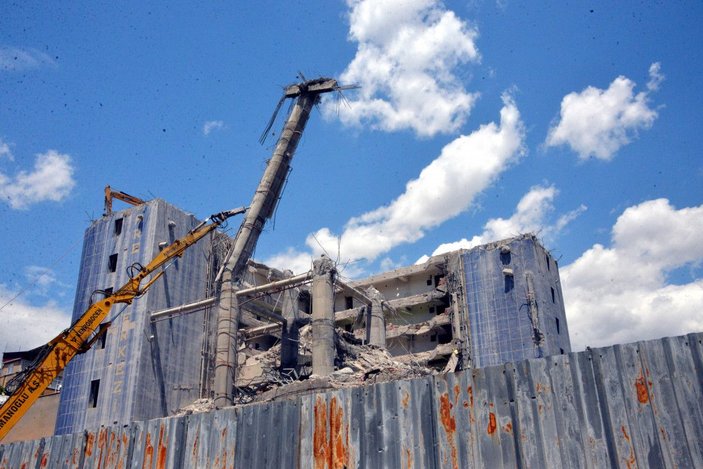 Dünyanın en saçma binasının yüzde 70'i yıkıldı, 270 ton hurda geri dönüştürüldü -6